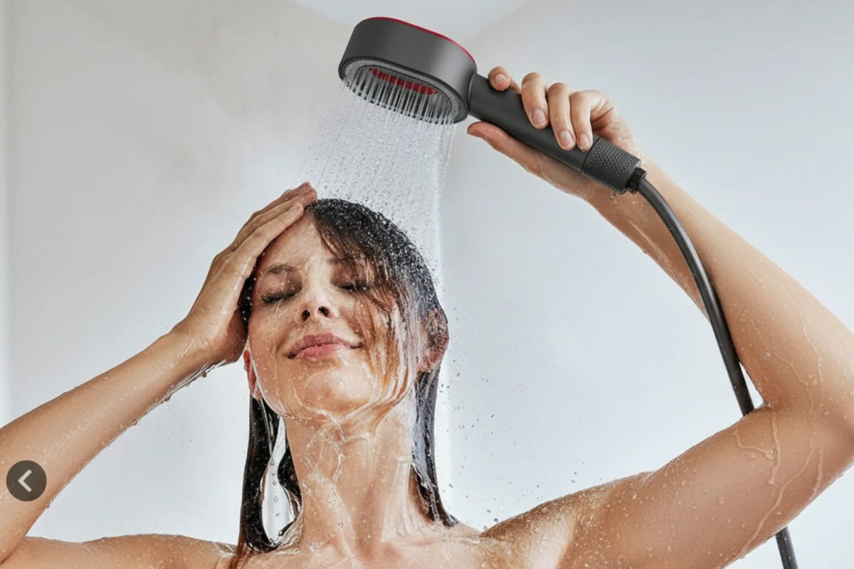 Het is een gezichtsbehandeling zonder extractie — onder de douche